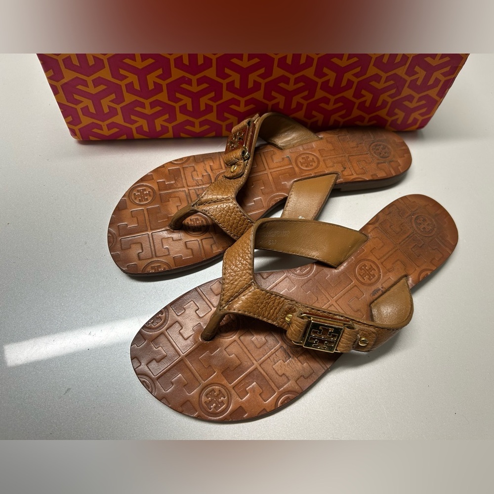 Tory Burch Thora Thong Sandal Flip Flops Tan Leather Gold Logo Flats Summer Sz 6